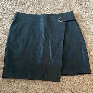Very J navy skirt! Size L. Super cute, very lightly worn